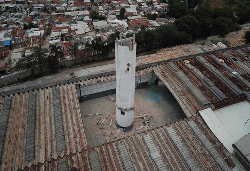 demolição de caixa dágua