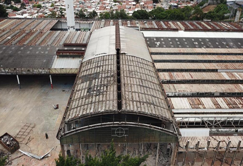 DEMOLIÇÃO DE GALPÃO